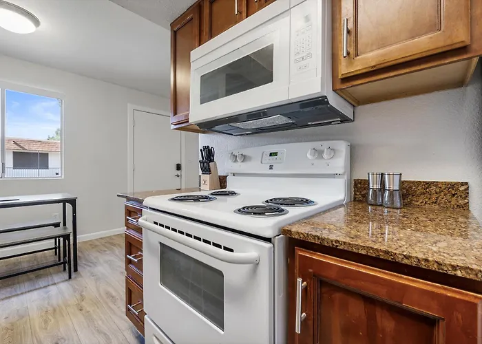 Apartment Spacious 2br Comfort Retreat At Vineyard In